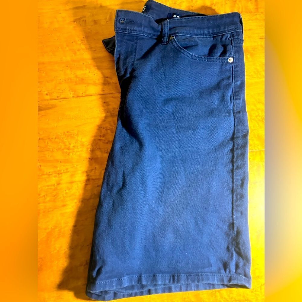 Chaps Bermuda shorts, navy blue, excellent condition, size 12